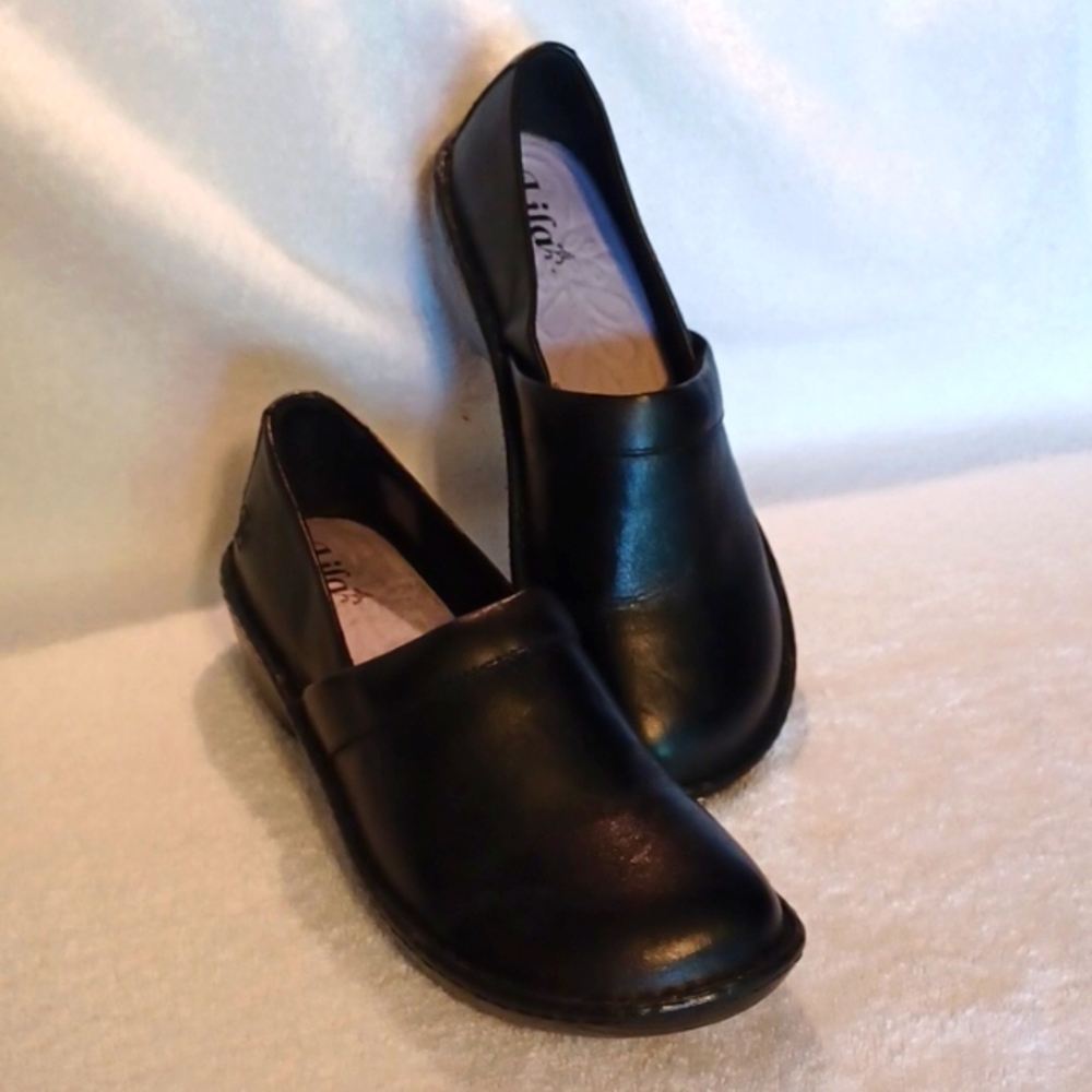 Lila non slip shoes size 8.5 black